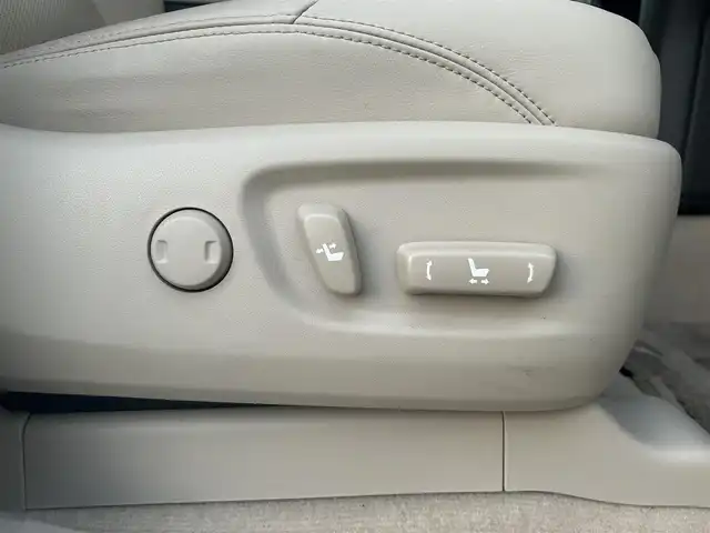 トヨタ ランドクルーザー プラド TX Lパッケージ 愛知県 2020(令2)年 2.2万km ホワイトパールクリスタルシャイン ワンオーナー/純正SDナビ/【フルセグ・DVD再生可・CD・Bluetooth】/バックカメラ/ビルトインETC/Toyota Safety Sense/【プリクラッシュセーフティ・レーンディパーチャーアラート・レーダークルーズコントロール・クリアランスソナー・ブラインドスポットモニター】/シートヒーター/パワーシート/４WD/プッシュスタート/スマートキー/スペアキーあり/新車保証書/取扱説明書