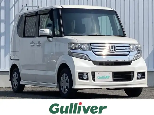 ホンダ Ｎ ＢＯＸ カスタム G 熊本県 2012(平24)年 10.8万km プレミアムホワイトパール 純正SDナビ（VXM-128VSX）/AM/FM/CD/DVD/USB/SD/ワンセグTV/横滑り防止装置/布シート/・ベンチシート/プッシュスタート/・スマートキー/・スペアキー/オートライト/・キセノンライト/・フォグランプ/両側スライドドア/・電動格納ミラー/・ウィンカーミラー/ドアバイザー/純正フロアマット