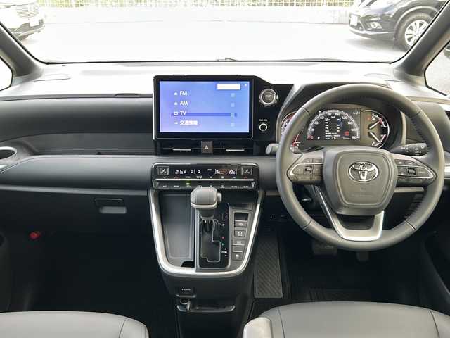 トヨタ ノア S－Z 沖縄県 2022(令4)年 2.6万km ホワイトパールクリスタルシャイン １０．５インチディスプレイオーディオ/（ＡＭ／ＦＭ／ＣＤ／ＤＶＤ／ＢＴ）/フルセグＴＶ/バックモニター/衝突軽減/両側パワスラ/シートヒーター/クルコン/ＥＴＣ/ハーフレザー/純正１７ＡＷ/スマートキー/コーナーセンサー/オートライト