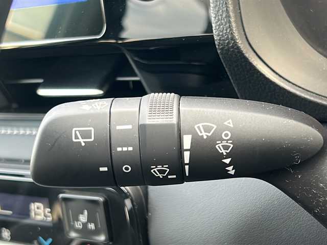 トヨタ ノア S－Z 沖縄県 2022(令4)年 2.6万km ホワイトパールクリスタルシャイン １０．５インチディスプレイオーディオ/（ＡＭ／ＦＭ／ＣＤ／ＤＶＤ／ＢＴ）/フルセグＴＶ/バックモニター/衝突軽減/両側パワスラ/シートヒーター/クルコン/ＥＴＣ/ハーフレザー/純正１７ＡＷ/スマートキー/コーナーセンサー/オートライト
