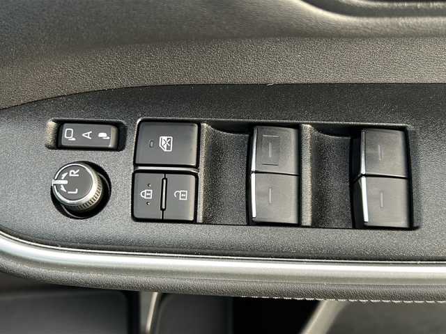 トヨタ ノア S－Z 沖縄県 2022(令4)年 2.6万km ホワイトパールクリスタルシャイン １０．５インチディスプレイオーディオ/（ＡＭ／ＦＭ／ＣＤ／ＤＶＤ／ＢＴ）/フルセグＴＶ/バックモニター/衝突軽減/両側パワスラ/シートヒーター/クルコン/ＥＴＣ/ハーフレザー/純正１７ＡＷ/スマートキー/コーナーセンサー/オートライト