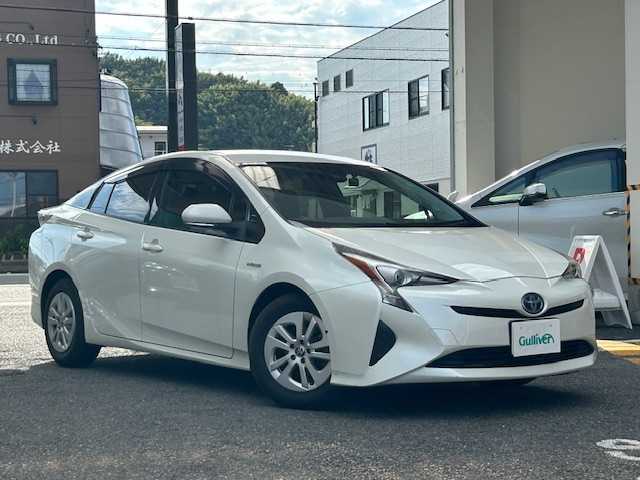 トヨタ プリウス S 静岡県 2017(平29)年 5.8万km ホワイトパールクリスタルシャイン 純正ナビ/ワンセグTV/CD/SD/BT/バックカメラ/プリクラッシュセーフティ/レーンディパチャーアラート/レーダークルーズコントロール/オートハイビーム/ビルトインETC/LEDヘッドライト/前方ドライブレコーダー/ステアリングスイッチ/スマートキー×2/保証書/取扱説明書/R1/2/3点検記録簿有
