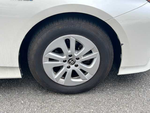 トヨタ プリウス S 静岡県 2017(平29)年 5.8万km ホワイトパールクリスタルシャイン 純正ナビ/ワンセグTV/CD/SD/BT/バックカメラ/プリクラッシュセーフティ/レーンディパチャーアラート/レーダークルーズコントロール/オートハイビーム/ビルトインETC/LEDヘッドライト/前方ドライブレコーダー/ステアリングスイッチ/スマートキー×2/保証書/取扱説明書/R1/2/3点検記録簿有