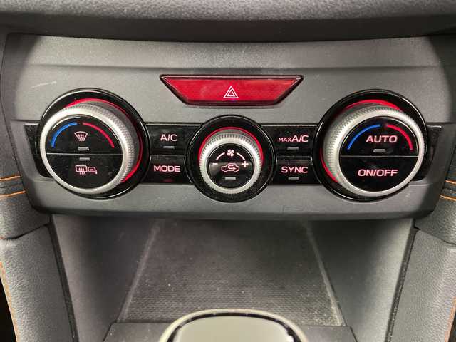 スバル インプレッサ ＸＶ 2．0i－L アイサイト 道央・札幌 2017(平29)年 8.8万km クリスタルホワイトP ・4WD/アイサイト/・プリクラッシュセーフティ/・社外SDナビ/・CD/DVD/BD/SD/USB/フルセグTV/・Bluetooth接続/・前方ドライブレコーダー/・レーダークルーズコントロール/・ブラインドスポットモニター/・レーンキープアシスト/SRH/・MTモード付AT/パドルシフト/・LEDオートライト/フォグランプ/・ヒルディセントコントロール/・X-MODE/・電動格納ミラー/ウィンカーミラー/・スマートキー/スペアキー/・ドアバイザー/純正フロアマット