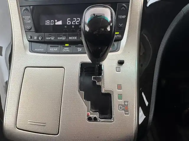 トヨタ ヴェルファイア 2．4Z プラチナセレⅡ ゴールド 愛知県 2011(平23)年 13.1万km ブラック ２．４Ｚ　プラチナセレクションII　タイプゴールド/両側パワースライドドア/電動リアゲート/三列シート/ウォークスルー/clarion　7インチナビ/（CD/DVD/BT/フルセグ）/バックカメラ/ETC/横滑り防止/前後コーナーセンサー/HIDヘッドライト/ステアリングスイッチ/MTモード/フォグランプ/ドアバイザー/純正AW