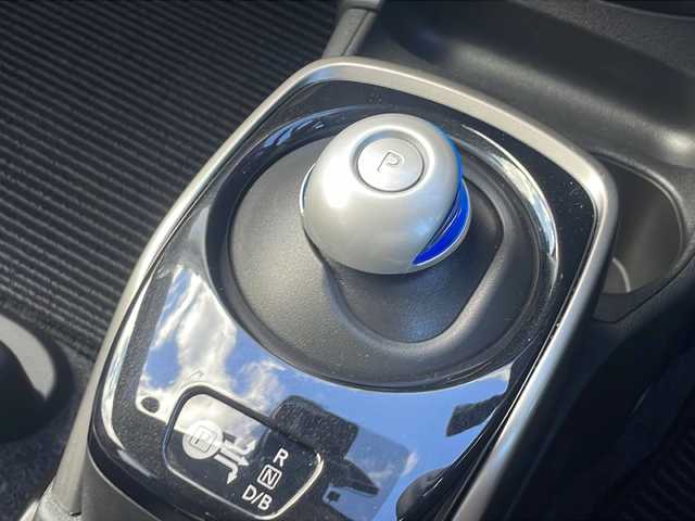 日産 ノート e－パワー X 三重県 2020(令2)年 5万km ダークメタルグレー 社外ナビ　/アラウンドビューモニター　/純正デジタルインナーミラー　/社外ＥＴＣ　/ステアリングスイッチ　/衝突軽減システム　/レーンキープアシスト　　/ＬＥＤヘッドライト　/オートライト　/電動格納ミラー　/禁煙車