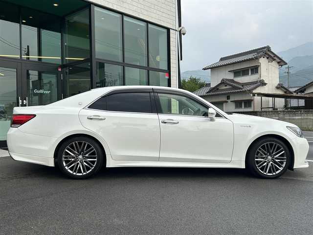 トヨタ クラウン ハイブリッド アスリートS J－フロンティア 愛媛県 2017(平29)年 8.3万km ホワイトパールクリスタルシャイン 純正ナビ(フルセグTV/DVD/Blu-ray/Bluetooth)/レーダークルーズコントロール/バックカメラ/ETC/シートヒーター/ステアリングヒーター/パワーシート/ハーフレザーシート/前後コーナーセンサー/純正アルミホイール/純正ドアバイザー/フロアマット/LEDヘッドライト/フォグランプ/オートライト/レーンキープアシスト/横滑り防止装置/盗難防止装置/衝突軽減装置/カーテンエアバッグ/ABS
