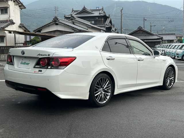 トヨタ クラウン ハイブリッド アスリートS J－フロンティア 愛媛県 2017(平29)年 8.3万km ホワイトパールクリスタルシャイン 純正ナビ(フルセグTV/DVD/Blu-ray/Bluetooth)/レーダークルーズコントロール/バックカメラ/ETC/シートヒーター/ステアリングヒーター/パワーシート/ハーフレザーシート/前後コーナーセンサー/純正アルミホイール/純正ドアバイザー/フロアマット/LEDヘッドライト/フォグランプ/オートライト/レーンキープアシスト/横滑り防止装置/盗難防止装置/衝突軽減装置/カーテンエアバッグ/ABS
