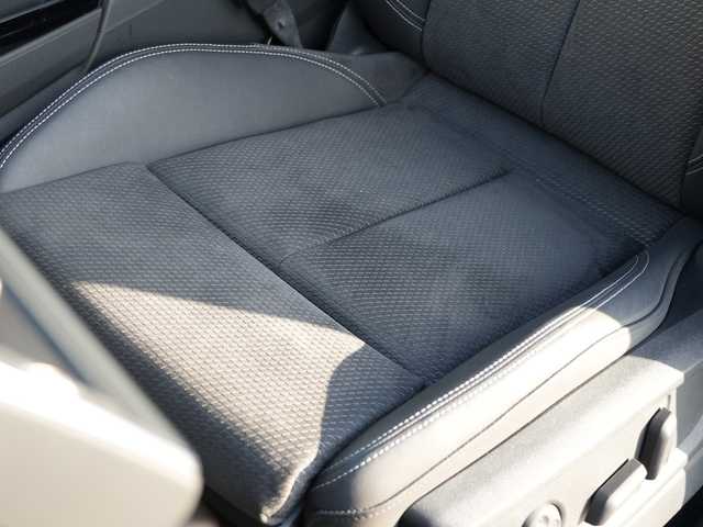 アウディ Ｑ５ Sライン コンペティション 静岡県 2020(令2)年 3.1万km 青Ｍ ２５０台限定モデル/ナバーラブルーメタリックLX5H/Sラインパッケージ（Sライン バンパー、スポーツサスペンション、エクステリアSライン ロゴ、ドアシルトリムSライン ロゴ、アルカンターラ／レザーSライン ロゴ、ヘッドライニングブラック、ステアリングホイールSライン エンブレム、ステンレススチールフットペダル、マルチカラーアンビエントライティング）/アシスタンスパッケージ（アウディプレセンス リア、アウディサイドアシスト、バーチャルコックピット）/マトリクスLEDヘッドライトパッケージ（マトリクスLEDヘッドライト、ダイナミックターンインジケーター、ヘッドライトウオッシャー）/プライバシーガラス/アコースティックガラス（フロントサイド）/シートヒーター（フロント、リア）/ブラックスタイリングパッケージ/アウディスポーツ アルミホイール（5アームローターデザイン／グロスブラック／8J×20）/255/45R20タイヤ/コントラストペイント（マンハッタングレーメタリック）/デコラティブパネル（ピアノブラック）/ステアリングホイール（3スポークレザー／マルチファンクション／フラットボトム）