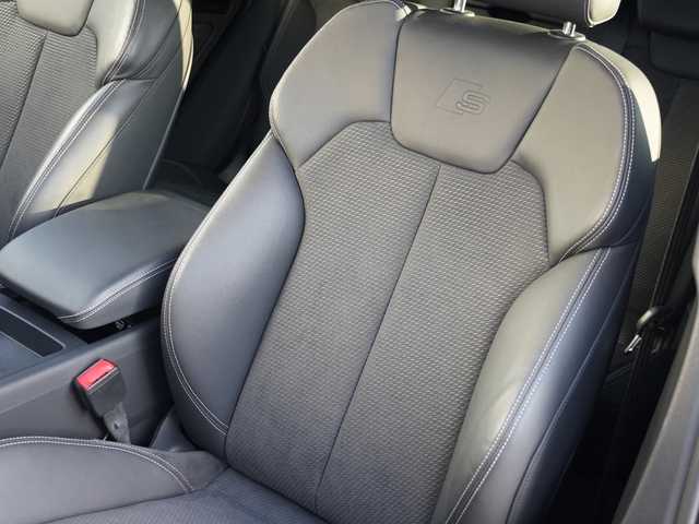 アウディ Ｑ５ Sライン コンペティション 静岡県 2020(令2)年 3.1万km 青Ｍ ２５０台限定モデル/ナバーラブルーメタリックLX5H/Sラインパッケージ（Sライン バンパー、スポーツサスペンション、エクステリアSライン ロゴ、ドアシルトリムSライン ロゴ、アルカンターラ／レザーSライン ロゴ、ヘッドライニングブラック、ステアリングホイールSライン エンブレム、ステンレススチールフットペダル、マルチカラーアンビエントライティング）/アシスタンスパッケージ（アウディプレセンス リア、アウディサイドアシスト、バーチャルコックピット）/マトリクスLEDヘッドライトパッケージ（マトリクスLEDヘッドライト、ダイナミックターンインジケーター、ヘッドライトウオッシャー）/プライバシーガラス/アコースティックガラス（フロントサイド）/シートヒーター（フロント、リア）/ブラックスタイリングパッケージ/アウディスポーツ アルミホイール（5アームローターデザイン／グロスブラック／8J×20）/255/45R20タイヤ/コントラストペイント（マンハッタングレーメタリック）/デコラティブパネル（ピアノブラック）/ステアリングホイール（3スポークレザー／マルチファンクション／フラットボトム）