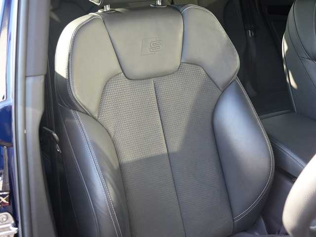 アウディ Ｑ５ Sライン コンペティション 静岡県 2020(令2)年 3.1万km 青Ｍ ２５０台限定モデル/ナバーラブルーメタリックLX5H/Sラインパッケージ（Sライン バンパー、スポーツサスペンション、エクステリアSライン ロゴ、ドアシルトリムSライン ロゴ、アルカンターラ／レザーSライン ロゴ、ヘッドライニングブラック、ステアリングホイールSライン エンブレム、ステンレススチールフットペダル、マルチカラーアンビエントライティング）/アシスタンスパッケージ（アウディプレセンス リア、アウディサイドアシスト、バーチャルコックピット）/マトリクスLEDヘッドライトパッケージ（マトリクスLEDヘッドライト、ダイナミックターンインジケーター、ヘッドライトウオッシャー）/プライバシーガラス/アコースティックガラス（フロントサイド）/シートヒーター（フロント、リア）/ブラックスタイリングパッケージ/アウディスポーツ アルミホイール（5アームローターデザイン／グロスブラック／8J×20）/255/45R20タイヤ/コントラストペイント（マンハッタングレーメタリック）/デコラティブパネル（ピアノブラック）/ステアリングホイール（3スポークレザー／マルチファンクション／フラットボトム）