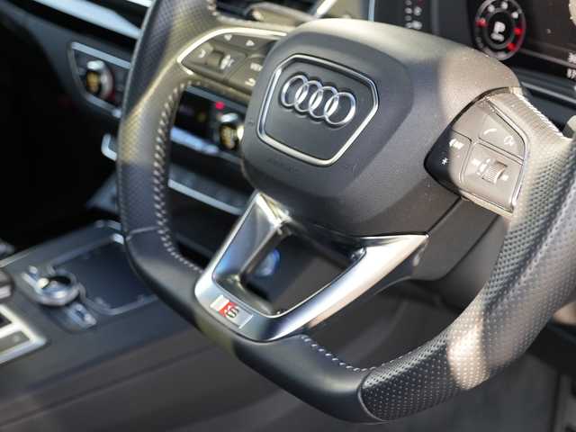 アウディ Ｑ５ Sライン コンペティション 静岡県 2020(令2)年 3.1万km 青Ｍ ２５０台限定モデル/ナバーラブルーメタリックLX5H/Sラインパッケージ（Sライン バンパー、スポーツサスペンション、エクステリアSライン ロゴ、ドアシルトリムSライン ロゴ、アルカンターラ／レザーSライン ロゴ、ヘッドライニングブラック、ステアリングホイールSライン エンブレム、ステンレススチールフットペダル、マルチカラーアンビエントライティング）/アシスタンスパッケージ（アウディプレセンス リア、アウディサイドアシスト、バーチャルコックピット）/マトリクスLEDヘッドライトパッケージ（マトリクスLEDヘッドライト、ダイナミックターンインジケーター、ヘッドライトウオッシャー）/プライバシーガラス/アコースティックガラス（フロントサイド）/シートヒーター（フロント、リア）/ブラックスタイリングパッケージ/アウディスポーツ アルミホイール（5アームローターデザイン／グロスブラック／8J×20）/255/45R20タイヤ/コントラストペイント（マンハッタングレーメタリック）/デコラティブパネル（ピアノブラック）/ステアリングホイール（3スポークレザー／マルチファンクション／フラットボトム）