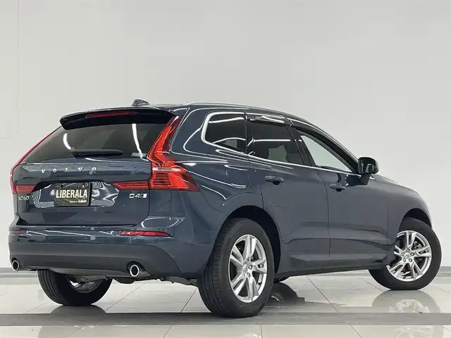 ボルボ ＸＣ６０ D4 AWD モーメンタム 岡山県 2018(平30)年 5.4万km デニムブルーメタリック 純正SENSUSナビ/360°カメラ/アップルカープレイ/アンドロイドオート/USB/フルセグTV/Bluetooth/ブレーキAH/オートワイパー/レザーシート（ブロンド）/パワーシート/オートエアコン/パワーテールゲート/ACC/CitySefety/LaneKeepingAid/RoadSignInformation/DriverAleart/ドライブモード/ドラレコ（F/R）/ETC