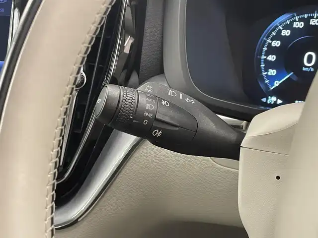 ボルボ ＸＣ６０ D4 AWD モーメンタム 岡山県 2018(平30)年 5.4万km デニムブルーメタリック 純正SENSUSナビ/360°カメラ/アップルカープレイ/アンドロイドオート/USB/フルセグTV/Bluetooth/ブレーキAH/オートワイパー/レザーシート（ブロンド）/パワーシート/オートエアコン/パワーテールゲート/ACC/CitySefety/LaneKeepingAid/RoadSignInformation/DriverAleart/ドライブモード/ドラレコ（F/R）/ETC