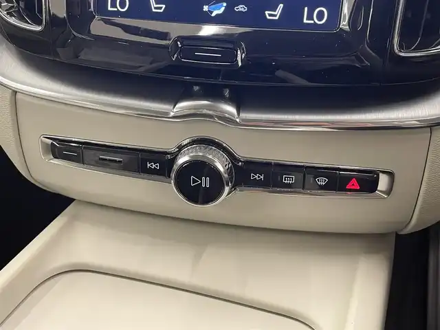 ボルボ ＸＣ６０ D4 AWD モーメンタム 岡山県 2018(平30)年 5.4万km デニムブルーメタリック 純正SENSUSナビ/360°カメラ/アップルカープレイ/アンドロイドオート/USB/フルセグTV/Bluetooth/ブレーキAH/オートワイパー/レザーシート（ブロンド）/パワーシート/オートエアコン/パワーテールゲート/ACC/CitySefety/LaneKeepingAid/RoadSignInformation/DriverAleart/ドライブモード/ドラレコ（F/R）/ETC