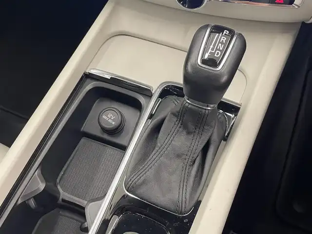 ボルボ ＸＣ６０ D4 AWD モーメンタム 岡山県 2018(平30)年 5.4万km デニムブルーメタリック 純正SENSUSナビ/360°カメラ/アップルカープレイ/アンドロイドオート/USB/フルセグTV/Bluetooth/ブレーキAH/オートワイパー/レザーシート（ブロンド）/パワーシート/オートエアコン/パワーテールゲート/ACC/CitySefety/LaneKeepingAid/RoadSignInformation/DriverAleart/ドライブモード/ドラレコ（F/R）/ETC