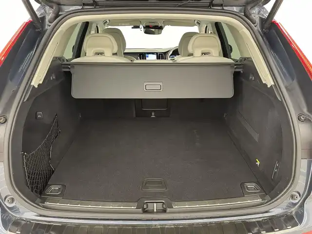 ボルボ ＸＣ６０ D4 AWD モーメンタム 岡山県 2018(平30)年 5.4万km デニムブルーメタリック 純正SENSUSナビ/360°カメラ/アップルカープレイ/アンドロイドオート/USB/フルセグTV/Bluetooth/ブレーキAH/オートワイパー/レザーシート（ブロンド）/パワーシート/オートエアコン/パワーテールゲート/ACC/CitySefety/LaneKeepingAid/RoadSignInformation/DriverAleart/ドライブモード/ドラレコ（F/R）/ETC