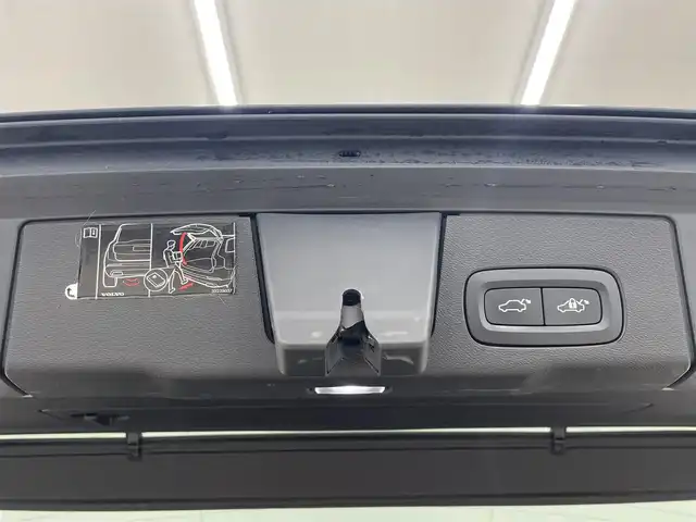 ボルボ ＸＣ６０ D4 AWD モーメンタム 岡山県 2018(平30)年 5.4万km デニムブルーメタリック 純正SENSUSナビ/360°カメラ/アップルカープレイ/アンドロイドオート/USB/フルセグTV/Bluetooth/ブレーキAH/オートワイパー/レザーシート（ブロンド）/パワーシート/オートエアコン/パワーテールゲート/ACC/CitySefety/LaneKeepingAid/RoadSignInformation/DriverAleart/ドライブモード/ドラレコ（F/R）/ETC