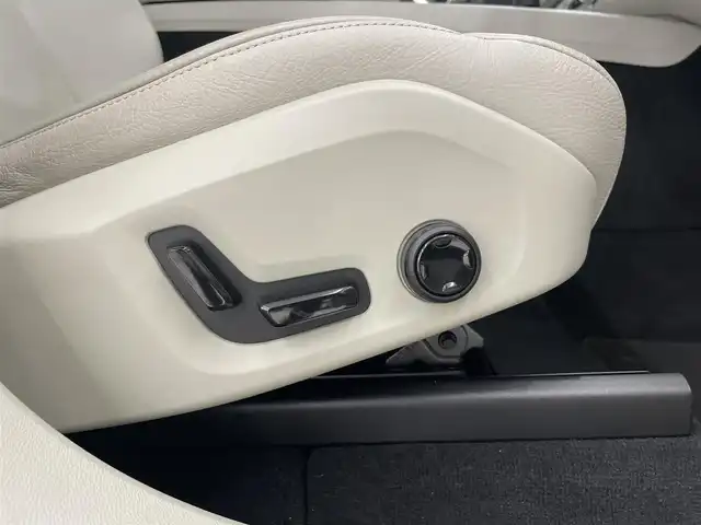 ボルボ ＸＣ６０ D4 AWD モーメンタム 岡山県 2018(平30)年 5.4万km デニムブルーメタリック 純正SENSUSナビ/360°カメラ/アップルカープレイ/アンドロイドオート/USB/フルセグTV/Bluetooth/ブレーキAH/オートワイパー/レザーシート（ブロンド）/パワーシート/オートエアコン/パワーテールゲート/ACC/CitySefety/LaneKeepingAid/RoadSignInformation/DriverAleart/ドライブモード/ドラレコ（F/R）/ETC