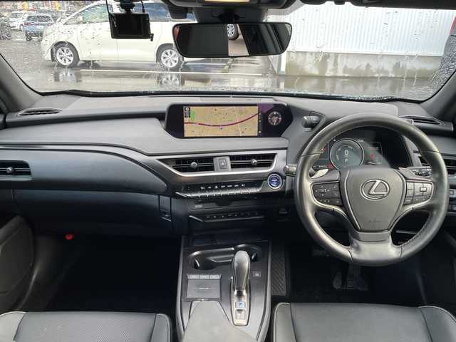 レクサス ＵＸ 300e バージョンC 石川県 2021(令3)年 4.2万km グラファイトブラックガラスフレーク 純正ナビ　フルセグＴＶ　バックカメラ　ＬＥＤヘッドライト　マークレビンソン　革シート　シートヒーター＆クーラー　レクサスセーフティ　レーダークルーズ　純正アルミ　ＥＴＣ２．０　ドラレコ　保証書
