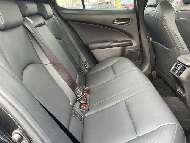 レクサス ＵＸ 300e バージョンC 石川県 2021(令3)年 4.2万km グラファイトブラックガラスフレーク 純正ナビ　フルセグＴＶ　バックカメラ　ＬＥＤヘッドライト　マークレビンソン　革シート　シートヒーター＆クーラー　レクサスセーフティ　レーダークルーズ　純正アルミ　ＥＴＣ２．０　ドラレコ　保証書