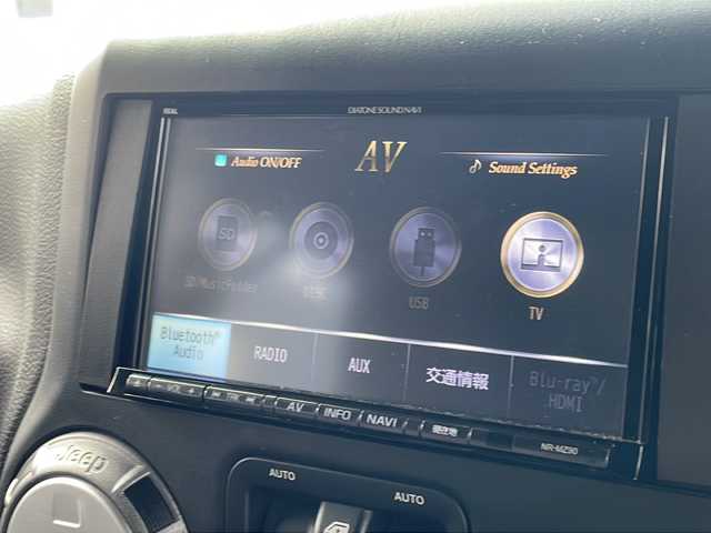 クライスラー・ジープ ジープ ラングラー アンリミテッド スポーツ 福岡県 2013(平25)年 6.9万km オレンジ 社外ナビ【カロッツェリア】/　Ｂｌｕｅｔｏｏｔｈ・フルセグＴＶ・ＣＤ・ＤＶＤ　/クルーズコントロール　/デジタルインナーミラー　/後席モニター/ヒーテッドドアミラー　/バックカメラ　/ＭＴモード付ＡＴ車　/ルーフキャリア/トランスファーレバー/スペアキー１本/リモコンキー/純正フロアマット/ダウンヒルアシストコントロール/パワーウィンドウ/横滑り防止装置/取扱説明書