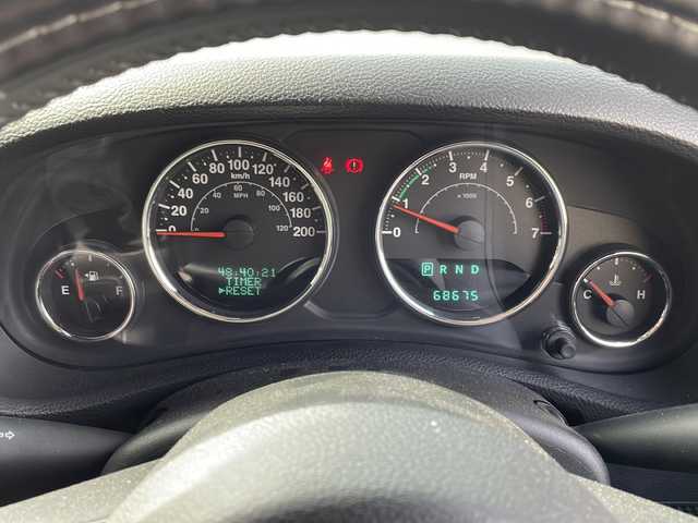 クライスラー・ジープ ジープ ラングラー アンリミテッド スポーツ 福岡県 2013(平25)年 6.9万km オレンジ 社外ナビ【カロッツェリア】/　Ｂｌｕｅｔｏｏｔｈ・フルセグＴＶ・ＣＤ・ＤＶＤ　/クルーズコントロール　/デジタルインナーミラー　/後席モニター/ヒーテッドドアミラー　/バックカメラ　/ＭＴモード付ＡＴ車　/ルーフキャリア/トランスファーレバー/スペアキー１本/リモコンキー/純正フロアマット/ダウンヒルアシストコントロール/パワーウィンドウ/横滑り防止装置/取扱説明書