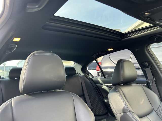 日産 スカイライン ハイブリッド 350GT タイプSP 60thLTD 和歌山県 2017(平29)年 3.3万km ブリリアントホワイトパール 純正ナビ/（AM/FM/CD/DVD/USB/AUX/Bluetooth/TV）/アラウンドビュー＆リアモニター/クリアランスソナー/サイドカメラ/クルーズコントロール（追従有）/D/Nシートヒーター/D/Nパワーシート/パドルシフト/前後ドライブレコーダー/オートライト/プッシュスタート/オートライト/純正ホイール/保証書
