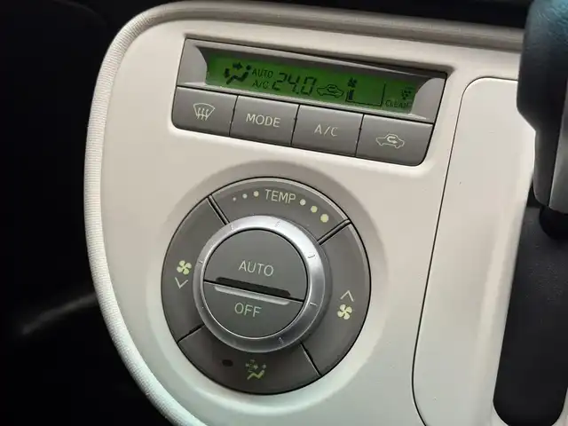 ダイハツ ミラ ココア プラスG 三重県 2012(平24)年 5.7万km ムースピンクパール ガソリン/FF/インパネCVT/純正 7インチナビ QY7058DD/（AM/FM/CD/地デジTV/AUX）/ルーフレール/安全/・ABS/・助手席エアバッグ/装備/・キーフリーシステム/・スマートキーx1、メカキーx1/・オートエアコン/・電動格納ドアミラー（ウインカー付）/・全ドアパワーウインドウ/・パワーステアリング/・チルトステアリング機構/・ベンチシート/・後席分割可倒式シート/・純正ホイールキャップ＆14インチスチールホイール
