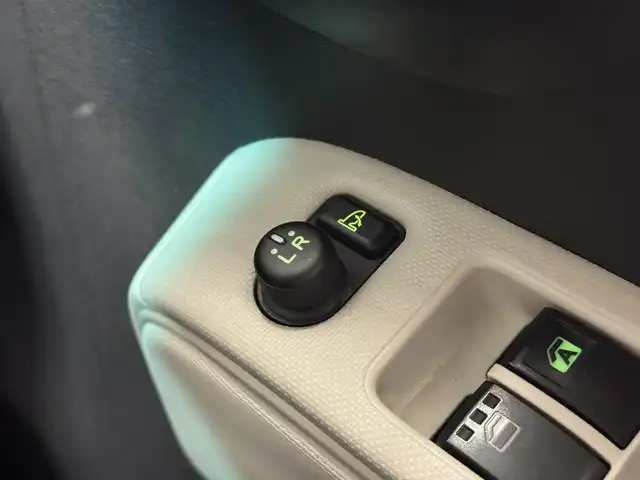 ダイハツ ミラ ココア プラスG 三重県 2012(平24)年 5.7万km ムースピンクパール ガソリン/FF/インパネCVT/純正 7インチナビ QY7058DD/（AM/FM/CD/地デジTV/AUX）/ルーフレール/安全/・ABS/・助手席エアバッグ/装備/・キーフリーシステム/・スマートキーx1、メカキーx1/・オートエアコン/・電動格納ドアミラー（ウインカー付）/・全ドアパワーウインドウ/・パワーステアリング/・チルトステアリング機構/・ベンチシート/・後席分割可倒式シート/・純正ホイールキャップ＆14インチスチールホイール
