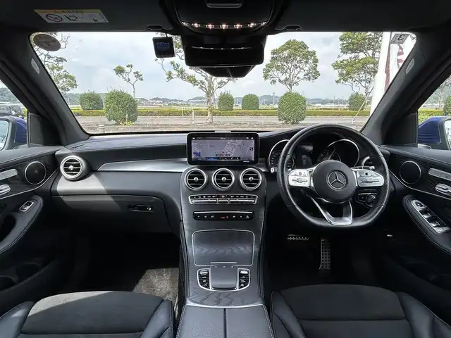 メルセデス・ベンツ ＧＬＣ２２０ d 4マチック AMGライン 宮崎県 2020(令2)年 4.7万km ブリリアントブルーM 純正メモリナビ/・AM/・FM/・Bluetooth/・フルセグTV/・USB/・AppleCarPlay/・AndroidAuto/ブラインドスポットモニター/全方位カメラ/・バック/・フロント/・サイド/パノラミックスライディングルーフ/アクティブクルーズコントロール/・レーンキープ/ETC2.0/前後ドライブレコーダー/パワーバックドア/革巻きステアリング/ステアリングリモコン/パドルシフト/ブラック調コンビシート/・DN席パワーシート/・DN席シートヒーター/マルチビームLEDヘッドライト/・オートライト/・オートマチックハイビーム/アイドリングストップ