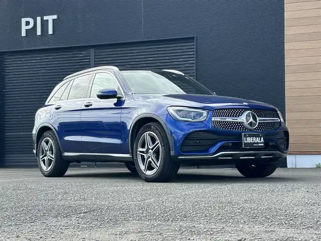 メルセデス・ベンツ ＧＬＣ２２０ d 4マチック AMGライン 宮崎県 2020(令2)年 4.7万km ブリリアントブルーM 純正メモリナビ/・AM/・FM/・Bluetooth/・フルセグTV/・USB/・AppleCarPlay/・AndroidAuto/ブラインドスポットモニター/全方位カメラ/・バック/・フロント/・サイド/パノラミックスライディングルーフ/アクティブクルーズコントロール/・レーンキープ/ETC2.0/前後ドライブレコーダー/パワーバックドア/革巻きステアリング/ステアリングリモコン/パドルシフト/ブラック調コンビシート/・DN席パワーシート/・DN席シートヒーター/マルチビームLEDヘッドライト/・オートライト/・オートマチックハイビーム/アイドリングストップ