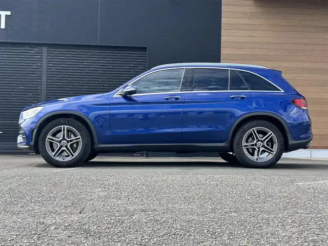 メルセデス・ベンツ ＧＬＣ２２０ d 4マチック AMGライン 宮崎県 2020(令2)年 4.7万km ブリリアントブルーM 純正メモリナビ/・AM/・FM/・Bluetooth/・フルセグTV/・USB/・AppleCarPlay/・AndroidAuto/ブラインドスポットモニター/全方位カメラ/・バック/・フロント/・サイド/パノラミックスライディングルーフ/アクティブクルーズコントロール/・レーンキープ/ETC2.0/前後ドライブレコーダー/パワーバックドア/革巻きステアリング/ステアリングリモコン/パドルシフト/ブラック調コンビシート/・DN席パワーシート/・DN席シートヒーター/マルチビームLEDヘッドライト/・オートライト/・オートマチックハイビーム/アイドリングストップ