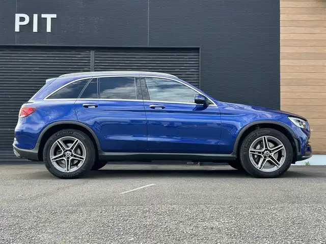 メルセデス・ベンツ ＧＬＣ２２０ d 4マチック AMGライン 宮崎県 2020(令2)年 4.7万km ブリリアントブルーM 純正メモリナビ/・AM/・FM/・Bluetooth/・フルセグTV/・USB/・AppleCarPlay/・AndroidAuto/ブラインドスポットモニター/全方位カメラ/・バック/・フロント/・サイド/パノラミックスライディングルーフ/アクティブクルーズコントロール/・レーンキープ/ETC2.0/前後ドライブレコーダー/パワーバックドア/革巻きステアリング/ステアリングリモコン/パドルシフト/ブラック調コンビシート/・DN席パワーシート/・DN席シートヒーター/マルチビームLEDヘッドライト/・オートライト/・オートマチックハイビーム/アイドリングストップ