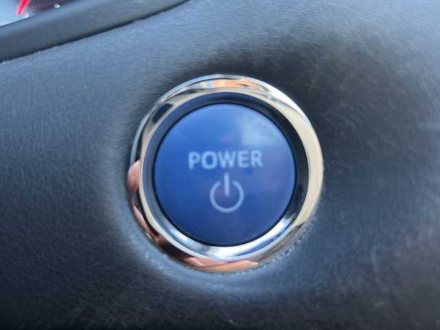 トヨタ クラウン ハイブリッド RS アドバンス 三重県 2018(平30)年 4.4万km ホワイトパールクリスタルシャイン 禁煙/純正ナビ/バックカメラ/BSM/本革シート/デジタルインナーミラー/ETC/スペアキー/前後クリアランスソナー/前方ドラレコ/ステアヒーター/シートヒーター/エアシート/パワーシート/USB給電/レーダークルーズコントロール/三眼LEDヘッドライト/電動格納ミラー