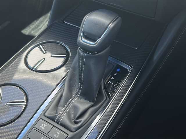 トヨタ クラウン ハイブリッド RS アドバンス 三重県 2018(平30)年 4.4万km ホワイトパールクリスタルシャイン 禁煙/純正ナビ/バックカメラ/BSM/本革シート/デジタルインナーミラー/ETC/スペアキー/前後クリアランスソナー/前方ドラレコ/ステアヒーター/シートヒーター/エアシート/パワーシート/USB給電/レーダークルーズコントロール/三眼LEDヘッドライト/電動格納ミラー