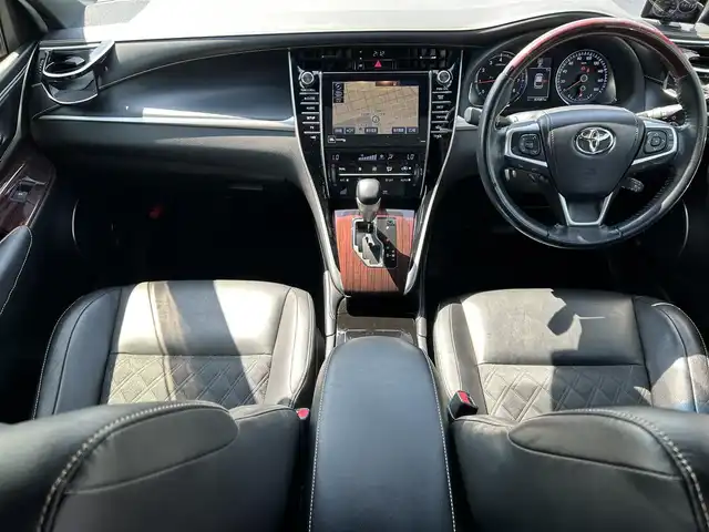 トヨタ ハリアー プレミアム アドバンスドP 岡山県 2015(平27)年 8.4万km ブラック 純正ナビ　/バックカメラ　/コーナーセンサー　/アイドリングストップ　/横滑り防止装置　/プッシュスタート　/電動リアゲート　/レザーシート　/Ｂｌｕｅｔｏｏｔｈ接続　/純正フロアマット　/１８インチ純正アルミホイール