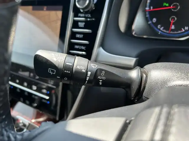 トヨタ ハリアー プレミアム アドバンスドP 岡山県 2015(平27)年 8.4万km ブラック 純正ナビ　/バックカメラ　/コーナーセンサー　/アイドリングストップ　/横滑り防止装置　/プッシュスタート　/電動リアゲート　/レザーシート　/Ｂｌｕｅｔｏｏｔｈ接続　/純正フロアマット　/１８インチ純正アルミホイール