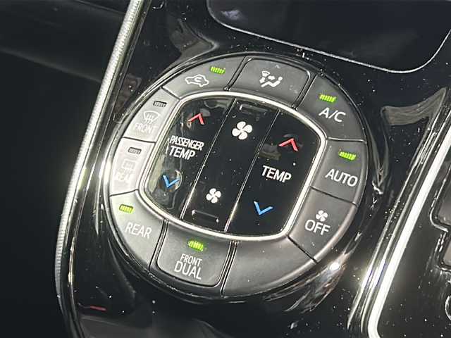 トヨタ ノア Si 広島県 2017(平29)年 8.5万km ホワイトパールクリスタルシャイン トヨタセーフティセンスC/純正10インチナビ/CD/DVD/DTV/Bluetooth/バックカメラ/両側パワースライドドア /クルーズコントロール/LEDオートライト/オートマチックハイビーム /LDA/ビルトインETC/ドライブレコーダー/ステアリングスイッチ/純正アルミホイール/純正フロアマット/スマートキー/スペアキー /プッシュスタート