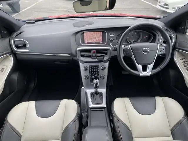 ボルボ Ｖ４０ クロスカントリー D4 アクティブED 福岡県 2018(平30)年 4.2万km 赤 ・ガラスルーフ/・アダプティブクルーズコントロール/・純正ナビ/BT/USB/・バックカメラ/・専用レザーシート/シートヒーター/・ETC/・純正19AW/・150台限定/・保証書/・取扱説明書/・スペアキー