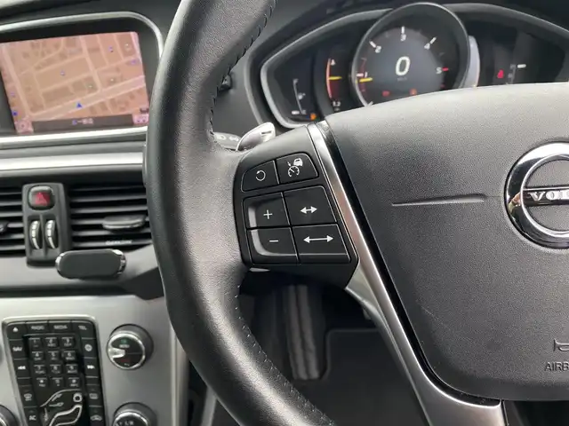 ボルボ Ｖ４０ クロスカントリー D4 アクティブED 福岡県 2018(平30)年 4.2万km 赤 ・ガラスルーフ/・アダプティブクルーズコントロール/・純正ナビ/BT/USB/・バックカメラ/・専用レザーシート/シートヒーター/・ETC/・純正19AW/・150台限定/・保証書/・取扱説明書/・スペアキー