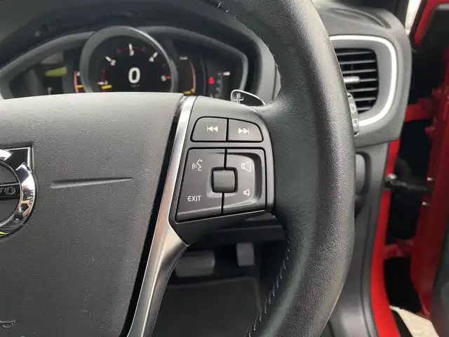 ボルボ Ｖ４０ クロスカントリー D4 アクティブED 福岡県 2018(平30)年 4.2万km 赤 ・ガラスルーフ/・アダプティブクルーズコントロール/・純正ナビ/BT/USB/・バックカメラ/・専用レザーシート/シートヒーター/・ETC/・純正19AW/・150台限定/・保証書/・取扱説明書/・スペアキー
