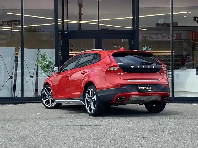 ボルボ Ｖ４０ クロスカントリー D4 アクティブED 福岡県 2018(平30)年 4.2万km 赤 ・ガラスルーフ/・アダプティブクルーズコントロール/・純正ナビ/BT/USB/・バックカメラ/・専用レザーシート/シートヒーター/・ETC/・純正19AW/・150台限定/・保証書/・取扱説明書/・スペアキー