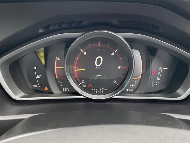 ボルボ Ｖ４０ クロスカントリー D4 アクティブED 福岡県 2018(平30)年 4.2万km 赤 ・ガラスルーフ/・アダプティブクルーズコントロール/・純正ナビ/BT/USB/・バックカメラ/・専用レザーシート/シートヒーター/・ETC/・純正19AW/・150台限定/・保証書/・取扱説明書/・スペアキー