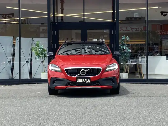 ボルボ Ｖ４０ クロスカントリー D4 アクティブED 福岡県 2018(平30)年 4.2万km 赤 ・ガラスルーフ/・アダプティブクルーズコントロール/・純正ナビ/BT/USB/・バックカメラ/・専用レザーシート/シートヒーター/・ETC/・純正19AW/・150台限定/・保証書/・取扱説明書/・スペアキー