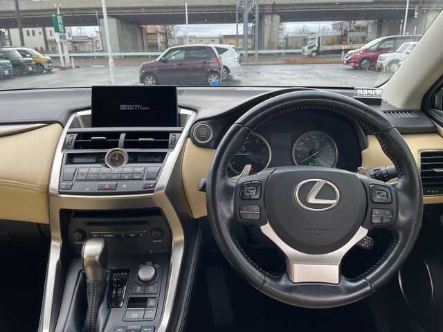 レクサス ＮＸ 200t Iパッケージ 石川県 2015(平27)年 8万km パール ４ＷＤ　純正ナビ　フルセグＴＶ　バックカメラ　革シート　シートヒーター　ハンドルヒーター　レーダーブレーキ　クルーズコントロール　ドラレコ　ＥＴＣ　純正アルミホイール　スマートキー　コーナーセンサー