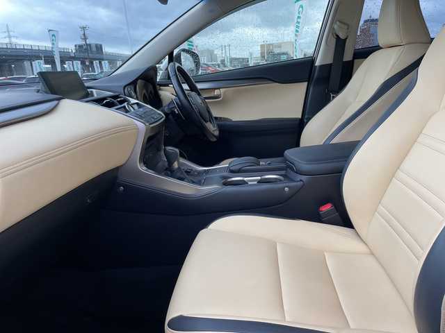 レクサス ＮＸ 200t Iパッケージ 石川県 2015(平27)年 8万km パール ４ＷＤ　純正ナビ　フルセグＴＶ　バックカメラ　革シート　シートヒーター　ハンドルヒーター　レーダーブレーキ　クルーズコントロール　ドラレコ　ＥＴＣ　純正アルミホイール　スマートキー　コーナーセンサー