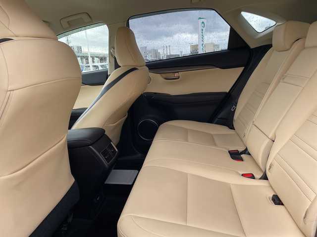 レクサス ＮＸ 200t Iパッケージ 石川県 2015(平27)年 8万km パール ４ＷＤ　純正ナビ　フルセグＴＶ　バックカメラ　革シート　シートヒーター　ハンドルヒーター　レーダーブレーキ　クルーズコントロール　ドラレコ　ＥＴＣ　純正アルミホイール　スマートキー　コーナーセンサー