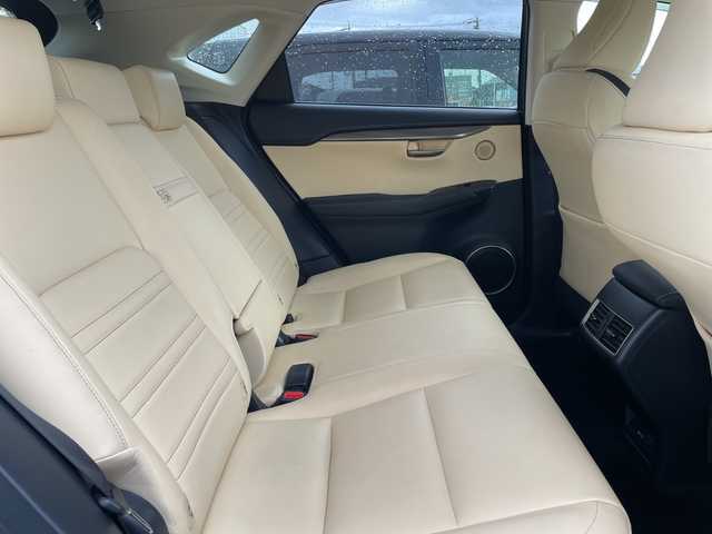 レクサス ＮＸ 200t Iパッケージ 石川県 2015(平27)年 8万km パール ４ＷＤ　純正ナビ　フルセグＴＶ　バックカメラ　革シート　シートヒーター　ハンドルヒーター　レーダーブレーキ　クルーズコントロール　ドラレコ　ＥＴＣ　純正アルミホイール　スマートキー　コーナーセンサー