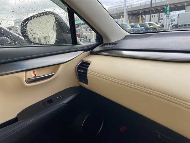 レクサス ＮＸ 200t Iパッケージ 石川県 2015(平27)年 8万km パール ４ＷＤ　純正ナビ　フルセグＴＶ　バックカメラ　革シート　シートヒーター　ハンドルヒーター　レーダーブレーキ　クルーズコントロール　ドラレコ　ＥＴＣ　純正アルミホイール　スマートキー　コーナーセンサー